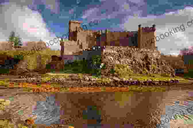Dunvegan Castle, A Historic Fortress Located On The Isle Of Skye. Skye Outer Hebrides 2nd Edition: Includes Barra Benbecula Eigg Harris Lewis Rum The Uists (Footprint Focus)